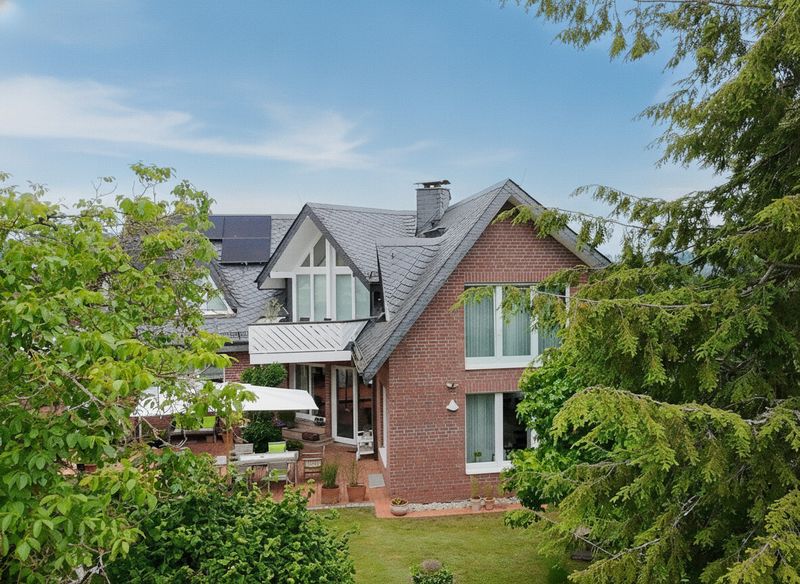 Besondere Architektur & Ausstattung in ruhiger Lage!